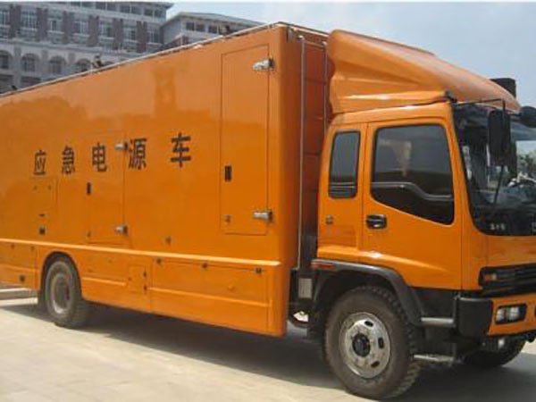 民和冬季柴油发电机启动前，如何检查燃油系统中的积水？